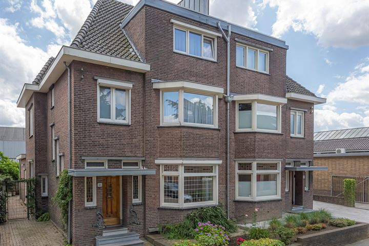 Bekijk foto 1 van Prins Bernhardstraat 46