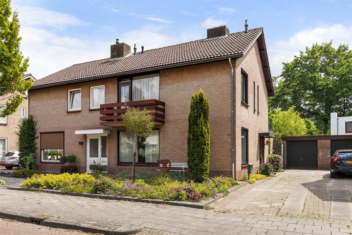 Bekijk foto 1 van Rietstraat 33