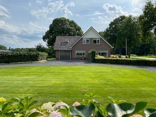Bekijk foto 1 van Kanaaldijk 11
