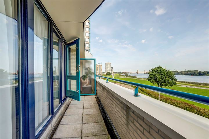 Bekijk foto 34 van Maasboulevard 66