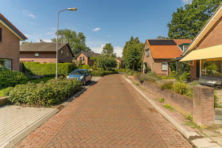 Bekijk foto 51 van Rode-Kruislaan 10