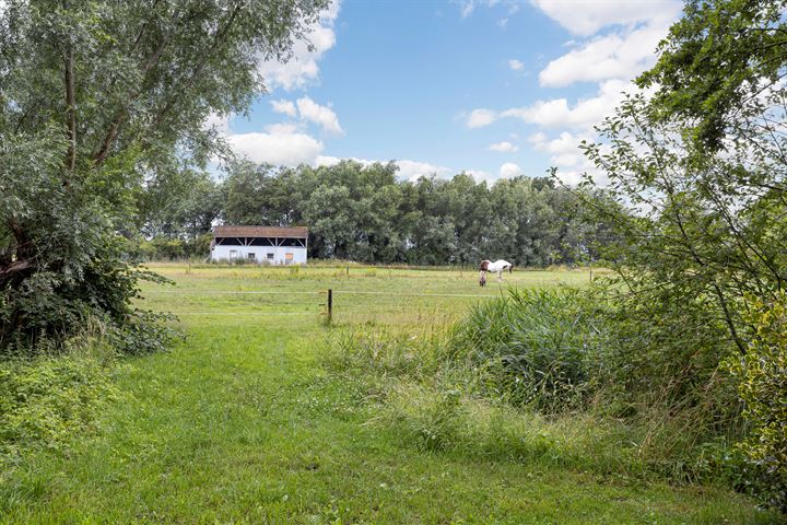 Bekijk foto 2 van Oude Wezeveldseweg bij 18