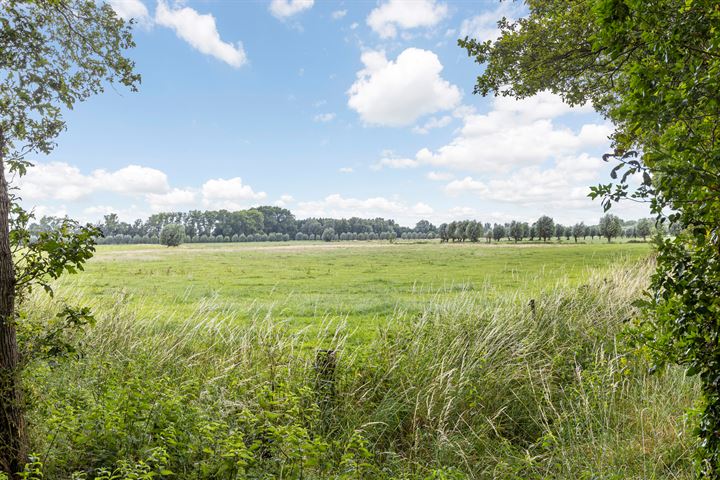 Bekijk foto 12 van Oude Wezeveldseweg bij 18