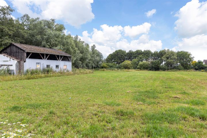 Bekijk foto 10 van Oude Wezeveldseweg bij 18