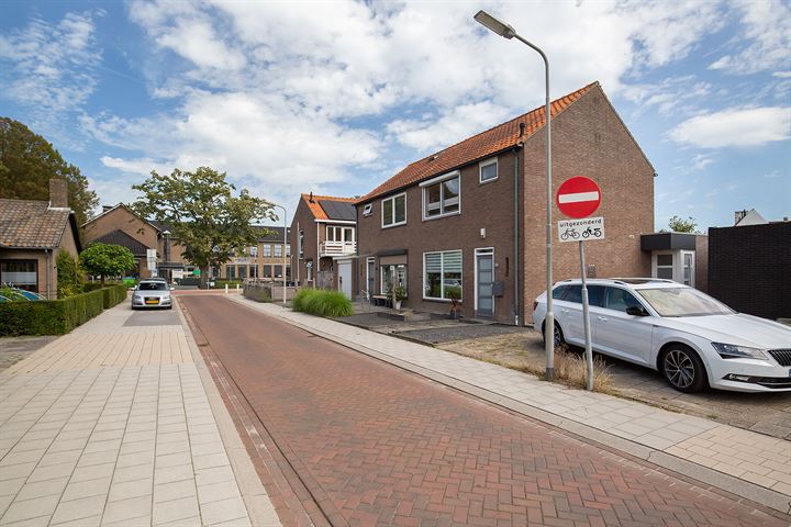 Bekijk foto 42 van Blaaubeenstraat 61