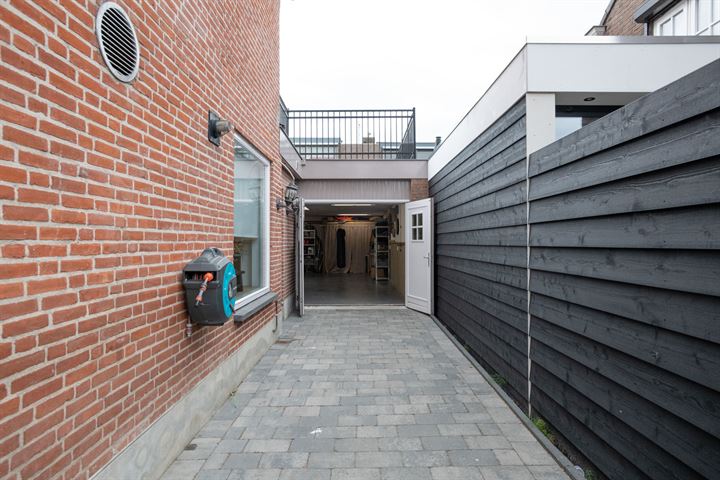 Bekijk foto 43 van Burchtstraat 25