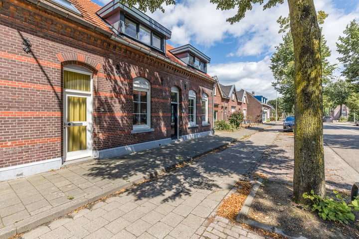 Bekijk foto 46 van Baarlosestraat 194