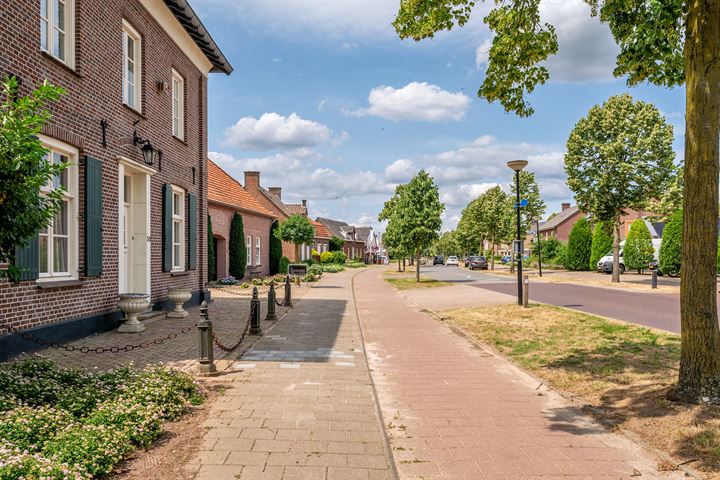 Bekijk foto 3 van Monseigneur Geurtsstraat 50