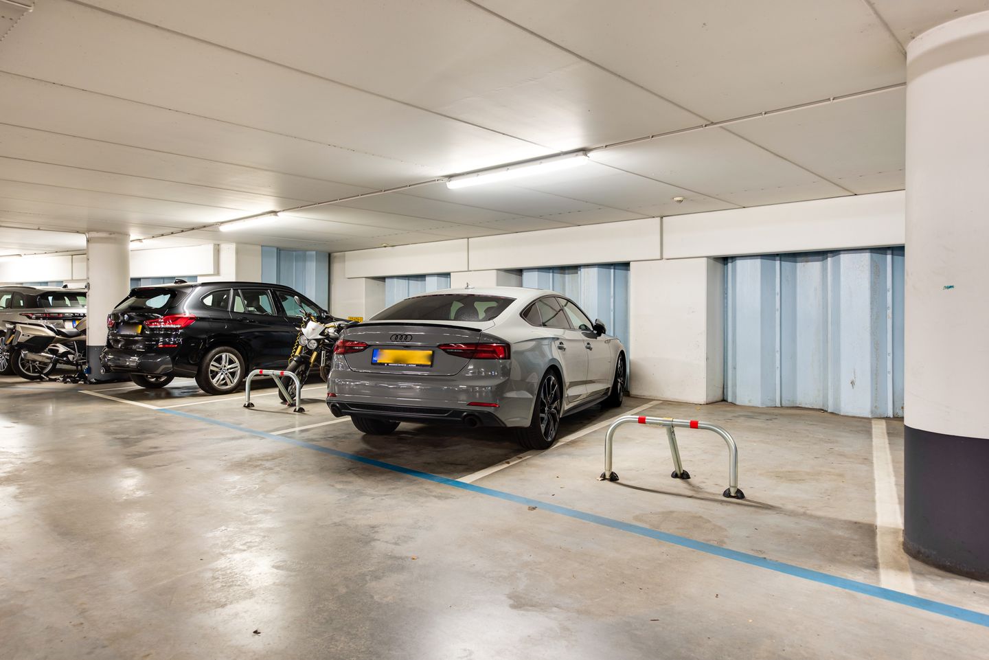 Foto 5 van Stationsplein (diverse parkeerplaatsen)