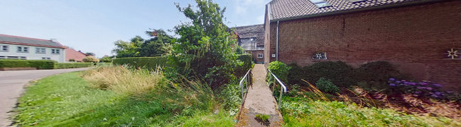 View 360° photo of Voortuin of Hogewaldstraat 1-A