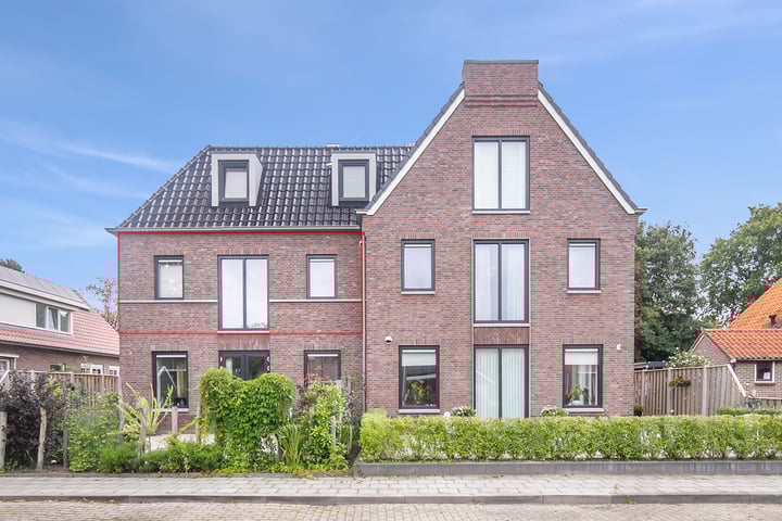 Burg. van Veenlaan 5 b