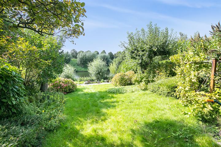 Bekijk foto 5 van Kanaalweg Westzijde 7