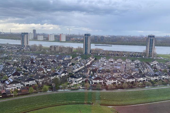 Bekijk foto 41 van Maasboulevard 265