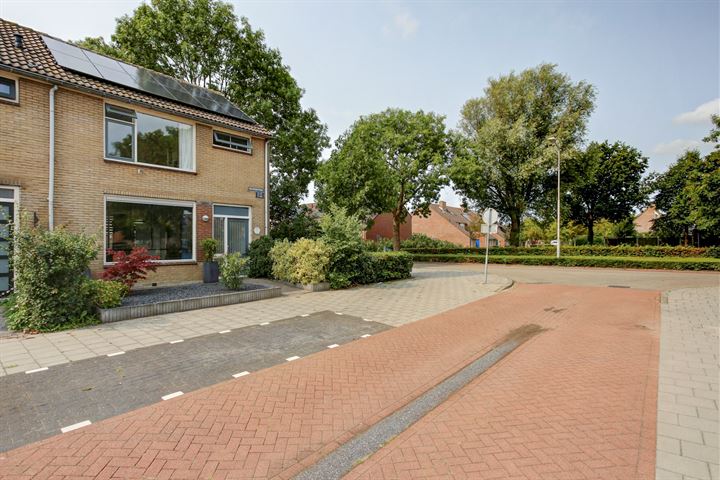 Bekijk foto 2 van Volkerakstraat 2