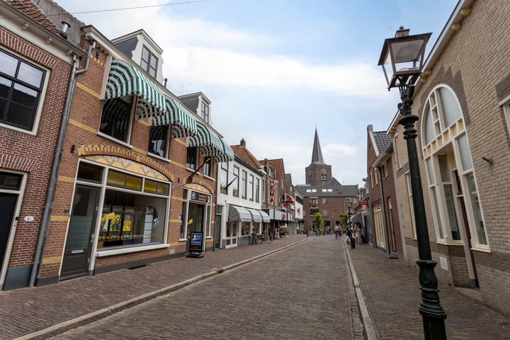 Bekijk foto 2 van Klooster Leuterstraat 7