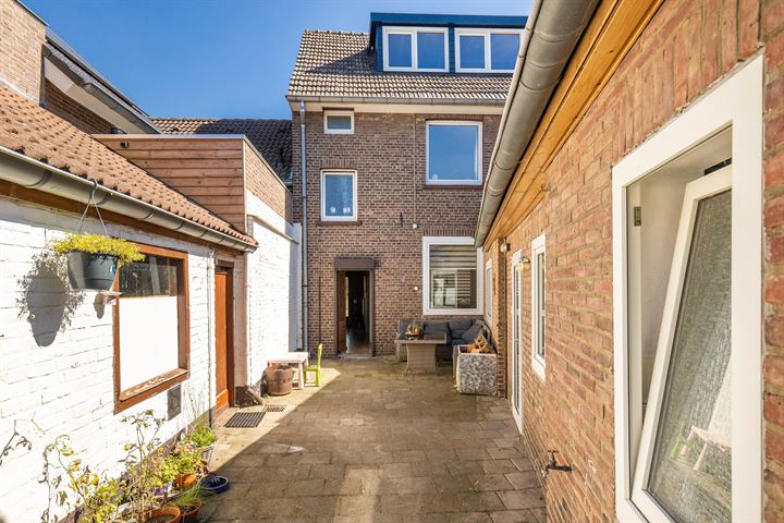 Bekijk foto 32 van Limbrichterstraat 4