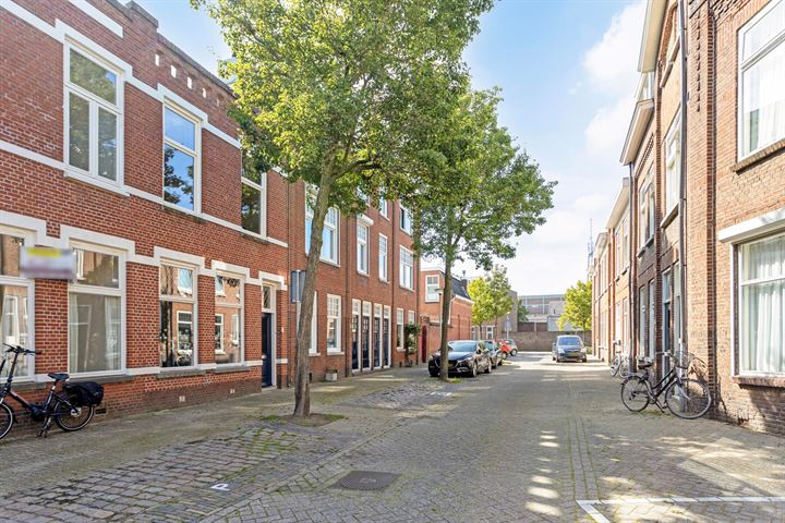 Bekijk foto 2 van Burgemeester Hulshofstraat 7