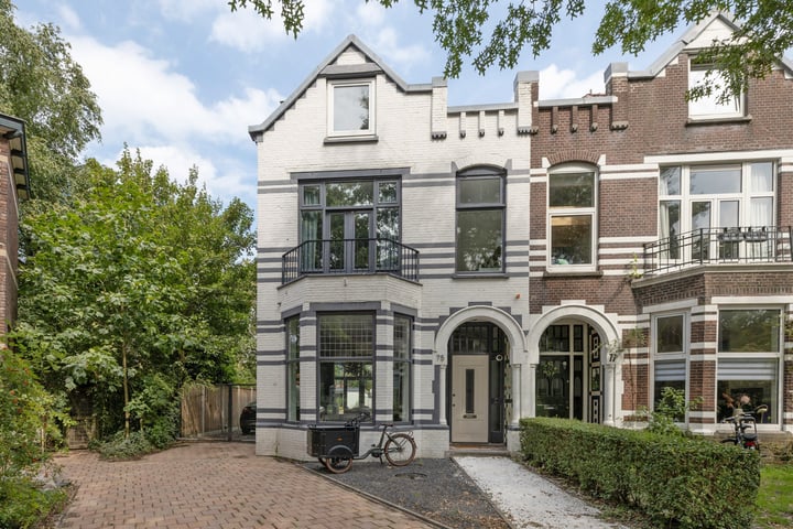 Koninginneweg 75