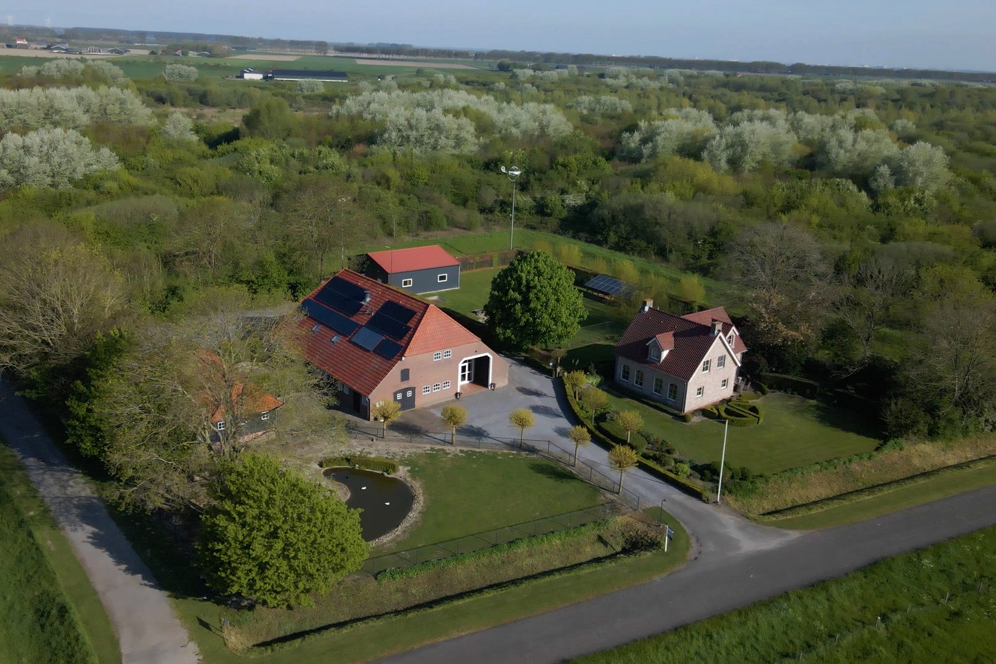 Bekijk foto 1 van Braakmanweg 1