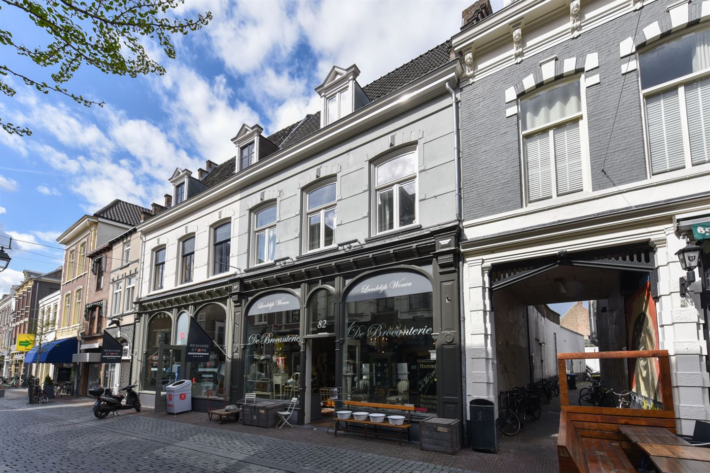 View photo 1 of Lange Hezelstraat 82