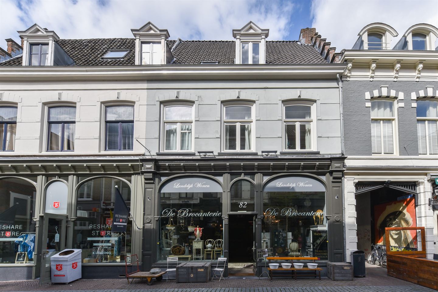 View photo 2 of Lange Hezelstraat 82