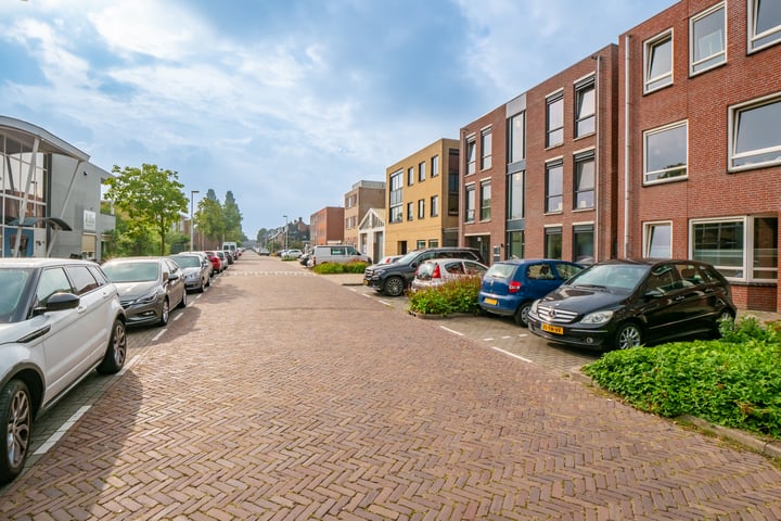 Bekijk foto 30 van C. van Maasdijkstraat 102