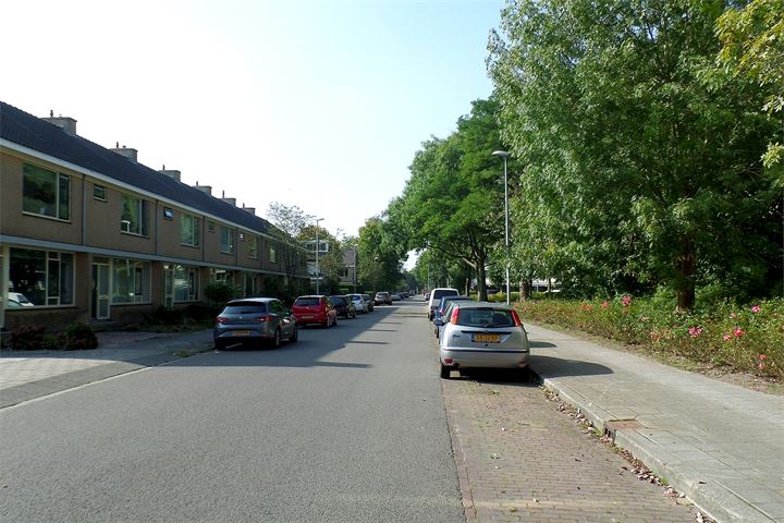 Bekijk foto 2 van Planetenlaan 218