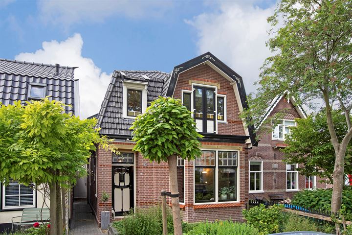 View photo 3 of Spoorstraat 57