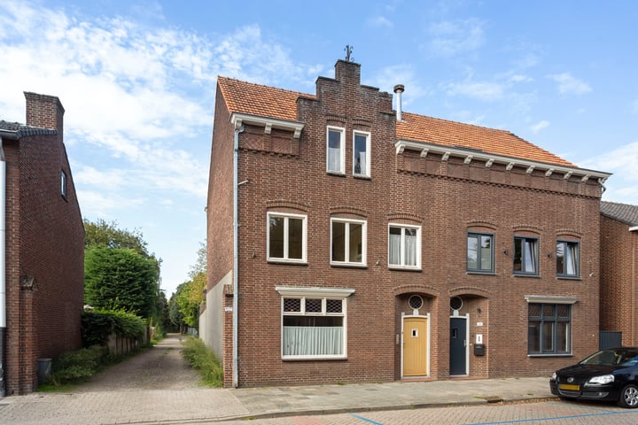 Bekijk foto 1 van Eindstraat 19