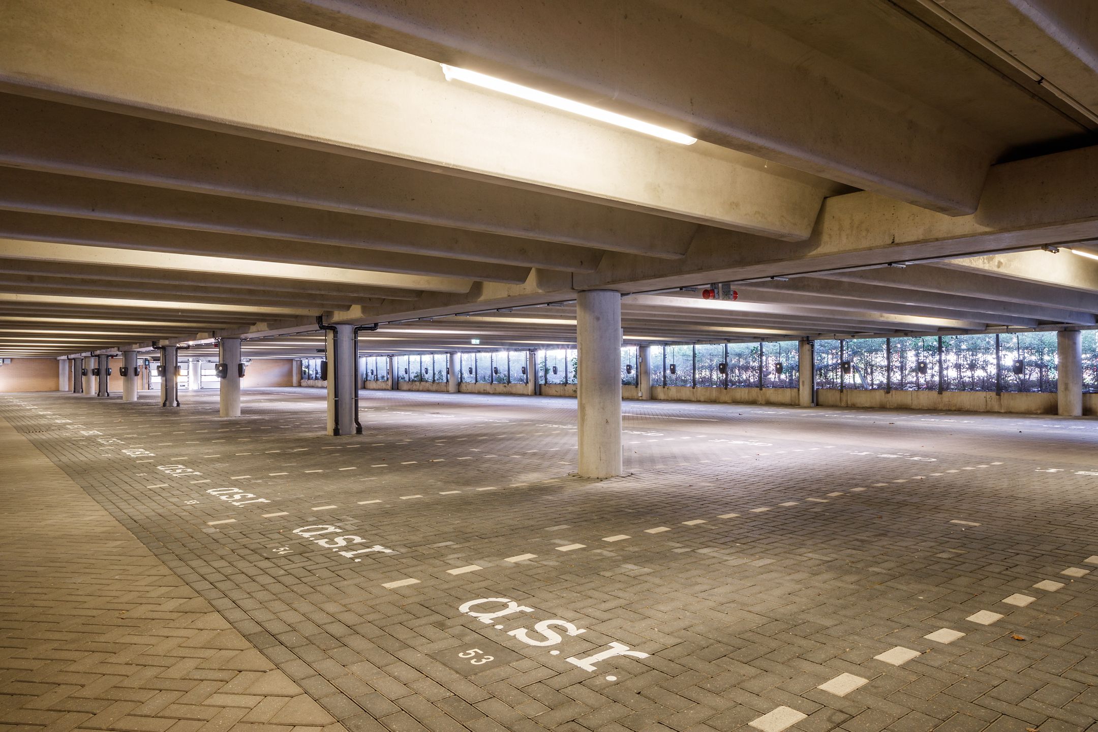 Foto 7 van The Minister