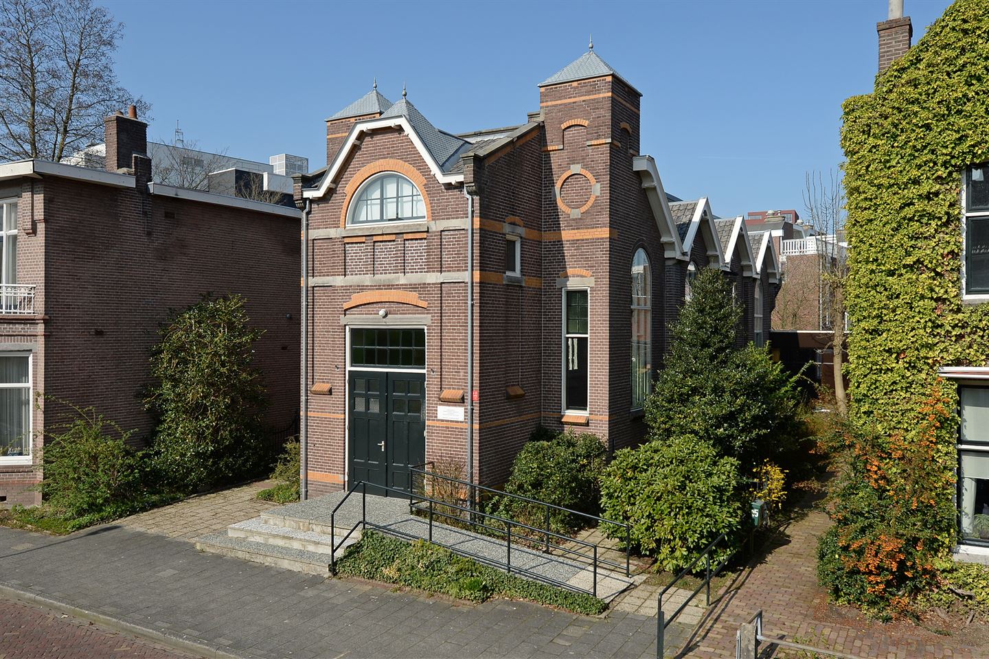 View photo 2 of Oranjestraat 13