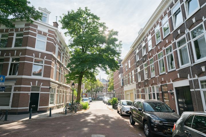 Bekijk foto 25 van Van Marumstraat 15