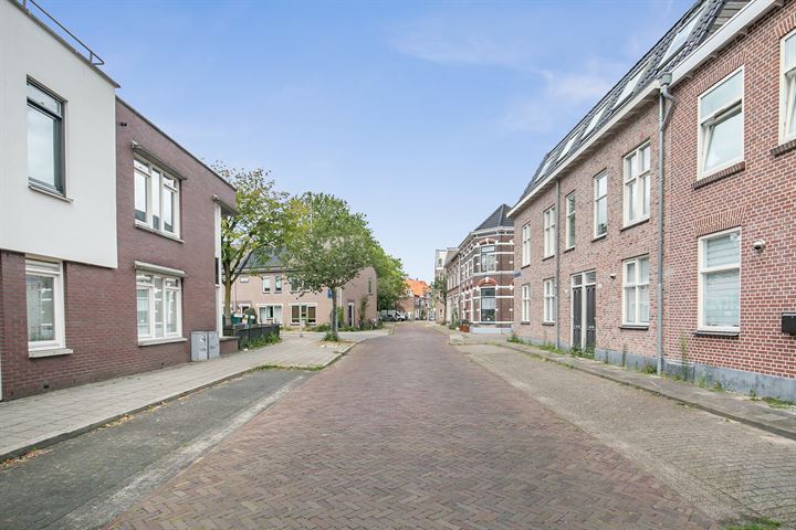 Bekijk foto 28 van Van der Laenstraat 140