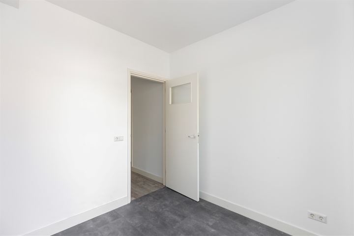 View photo 16 of Emmastraat 109-B