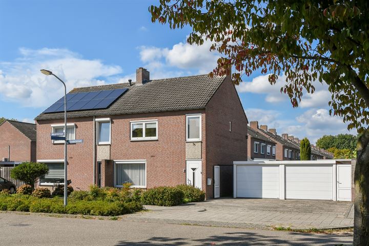 Bekijk foto 1 van Weverstraat 2