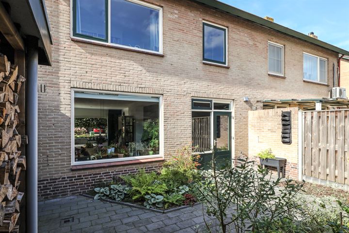 View photo 54 of Bernadottestraat 7