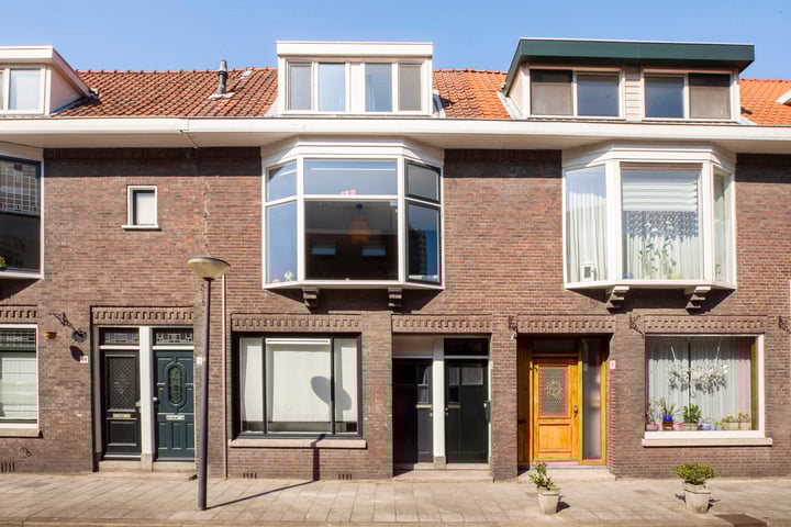 van Riebeeckstraat 74