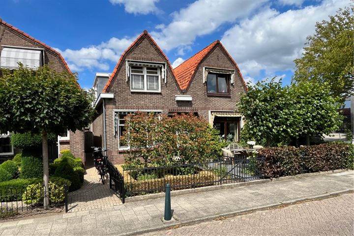 Bekijk foto 1 van Admiraal de Ruyterstraat 6