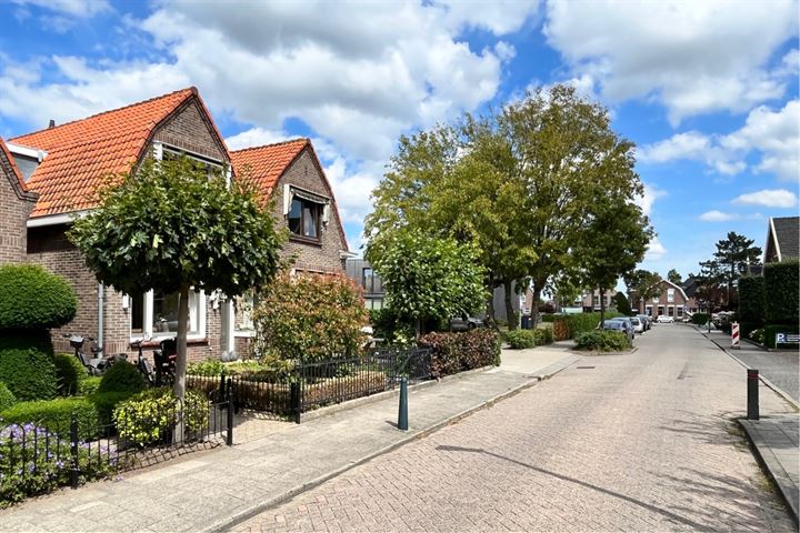 Bekijk foto 4 van Admiraal de Ruyterstraat 6