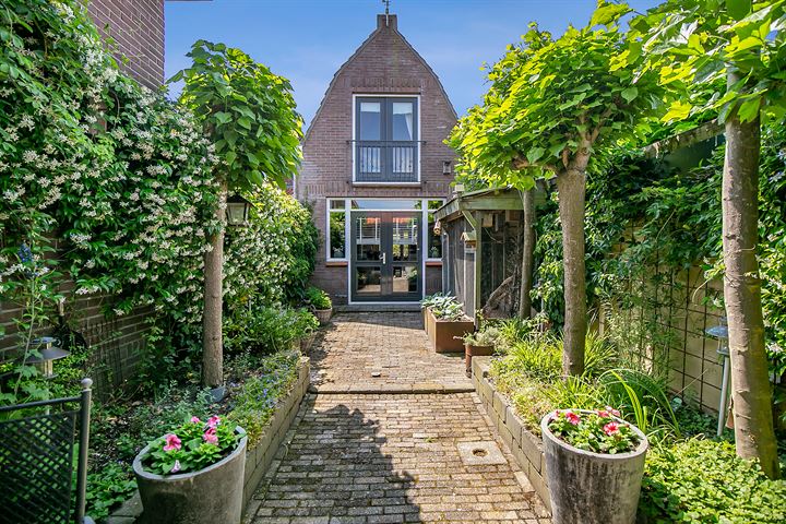 Bekijk foto 3 van Admiraal de Ruyterstraat 6