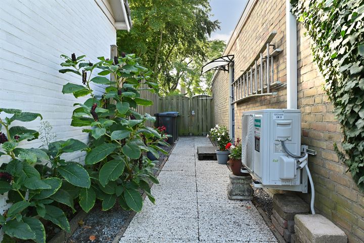 Bekijk foto 36 van Cornelis Pronkstraat 18