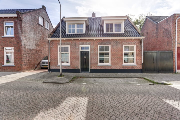 Bekijk foto 1 van Van Hogendorpstraat 100