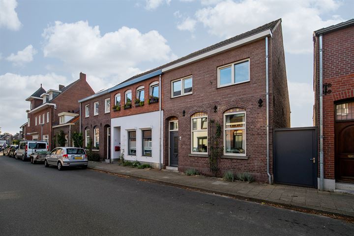 Bekijk foto 1 van 2e Graaf van Loonstraat 9