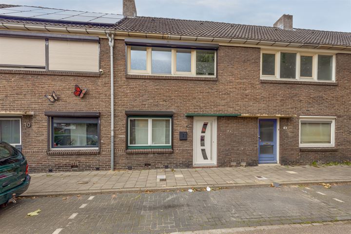 Bekijk foto 1 van Karel van den Oeverstraat 8