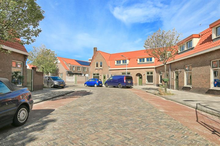 Bekijk foto 2 van Emostraat 1