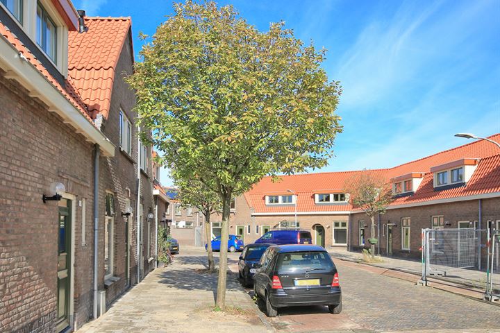 Bekijk foto 16 van Emostraat 1