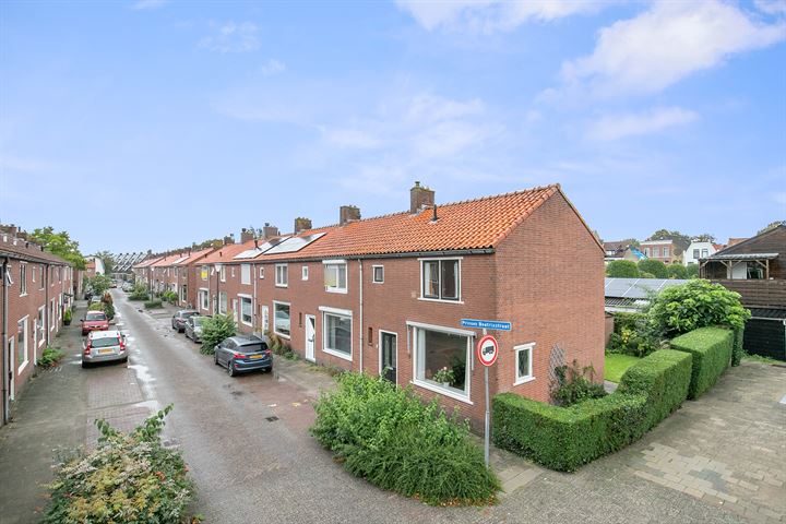 Bekijk foto 1 van Prinses Beatrixstraat 2