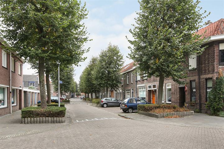 Bekijk foto 38 van Bisschop van de Venstraat 20