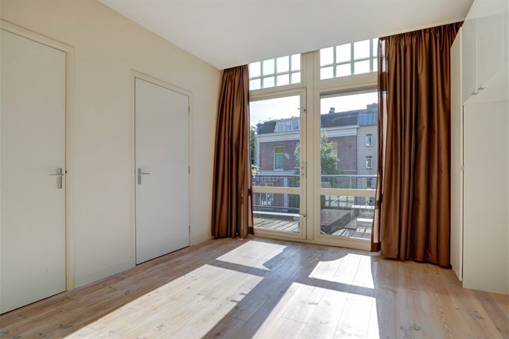 Bekijk foto 17 van van der Brugghenstraat 6-A