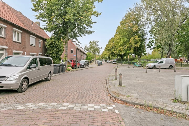 Bekijk foto 32 van Benoitstraat 10